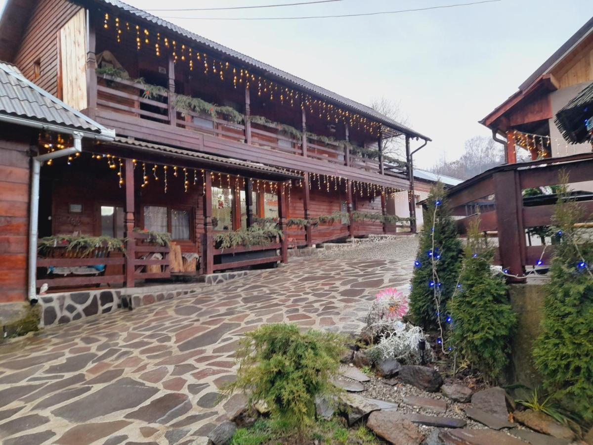 Casa De La Ferma Mariuca Villa Berbesti Ngoại thất bức ảnh