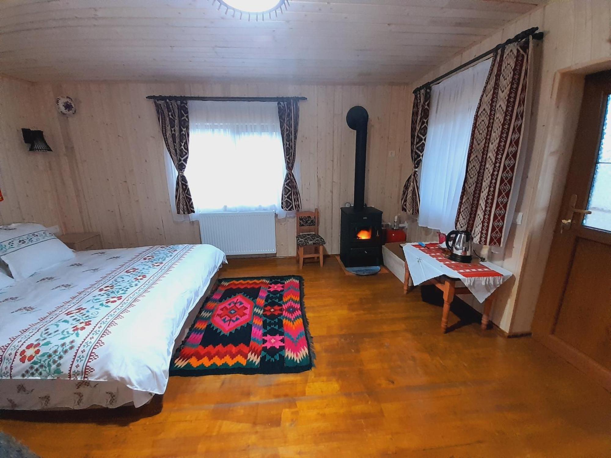 Casa De La Ferma Mariuca Villa Berbesti Ngoại thất bức ảnh
